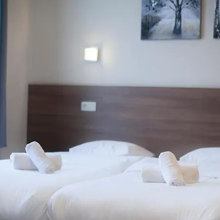 Antwerp Inn Hotel 3*