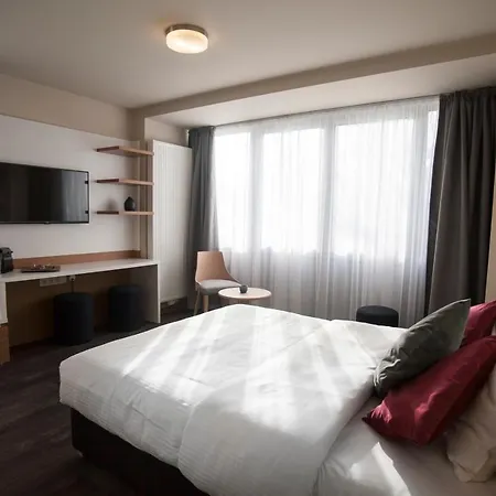 Antwerp Inn Hotel 3*